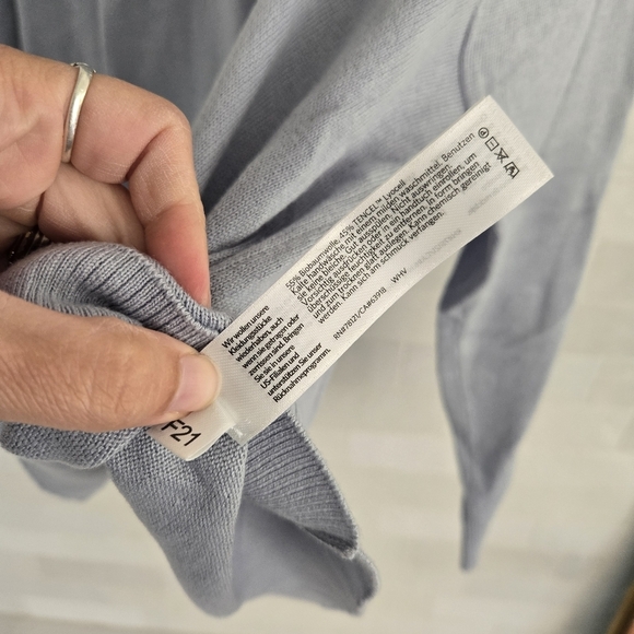 Eileen Fisher Light Gray V-Neck Sweater - Picture 2 of 6